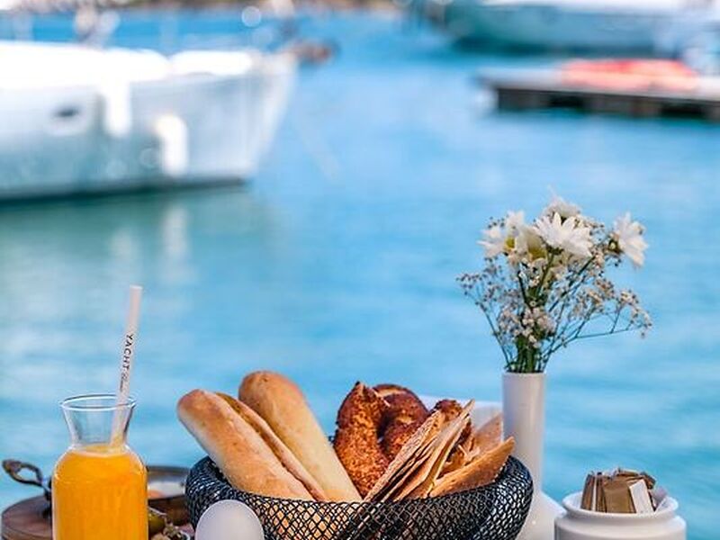 Yacht Classic Hotel