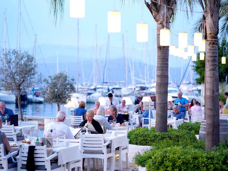 Yacht Classic Hotel