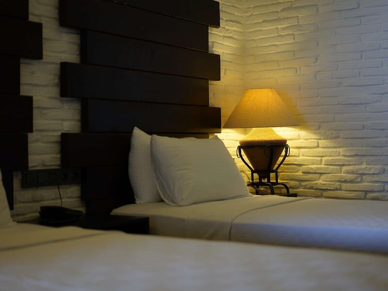 Manaspark Deluxe Hotel