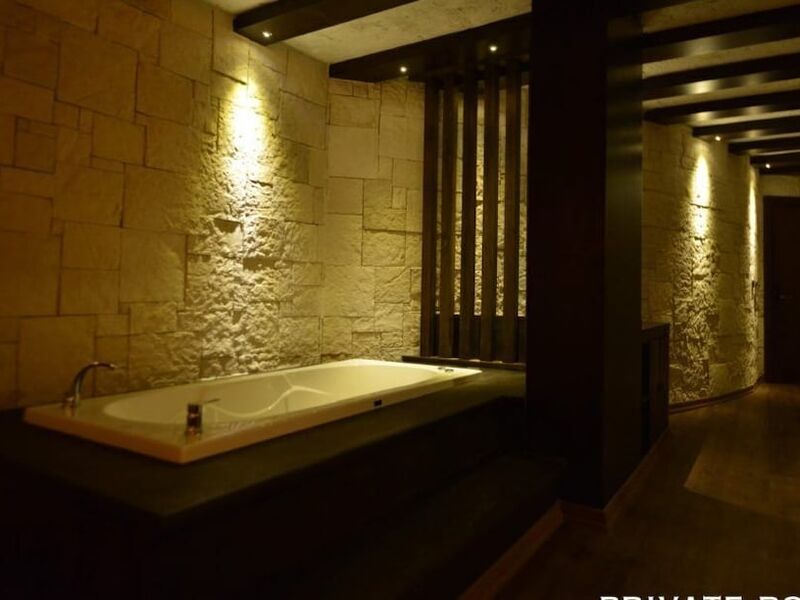 Manaspark Deluxe Hotel