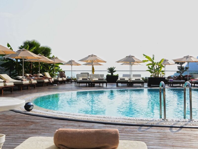 Manaspark Deluxe Hotel