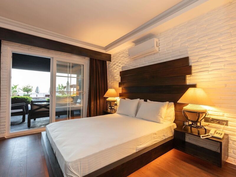 Manaspark Deluxe Hotel