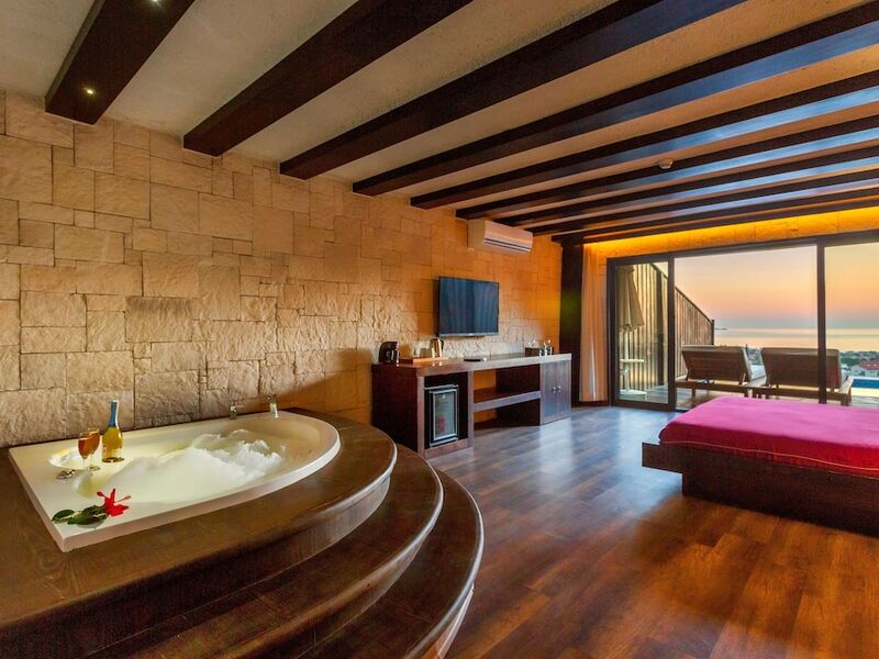 Manaspark Deluxe Hotel