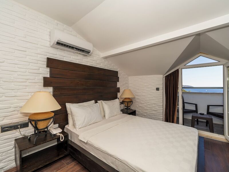 Manaspark Deluxe Hotel