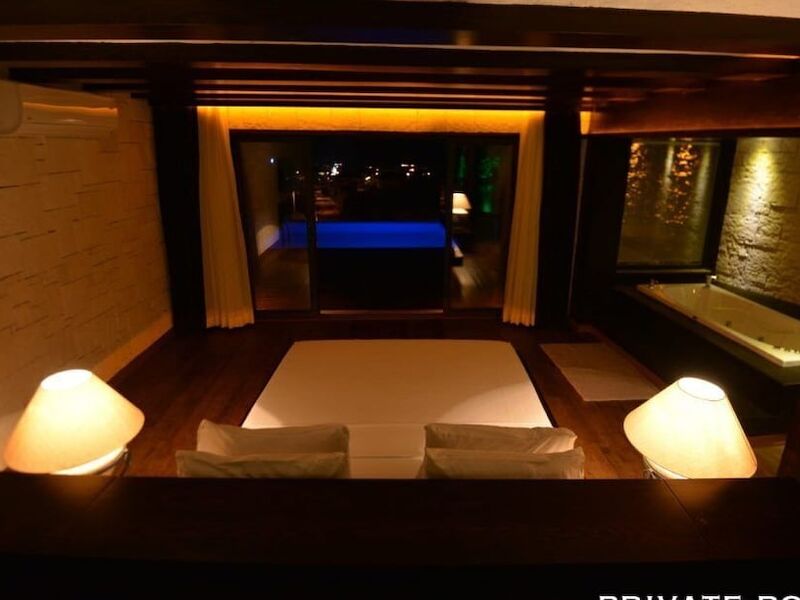 Manaspark Deluxe Hotel