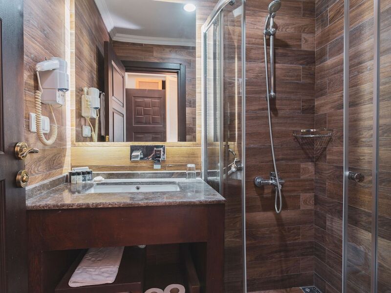 Manaspark Deluxe Hotel