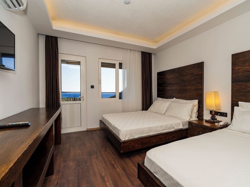 Manaspark Deluxe Hotel