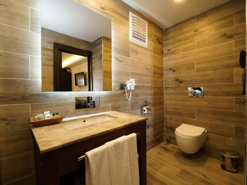 Manaspark Deluxe Hotel