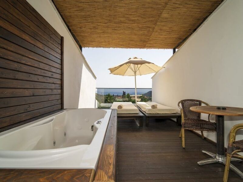Manaspark Deluxe Hotel