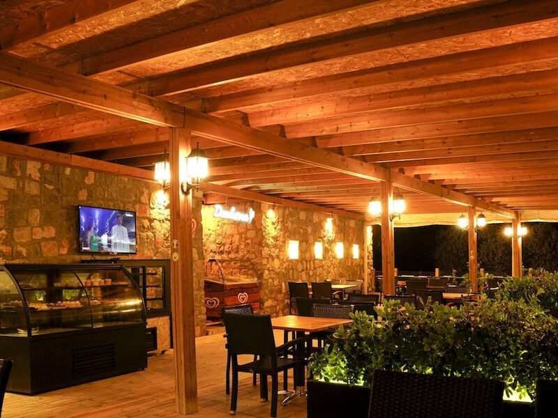 Manaspark Deluxe Hotel