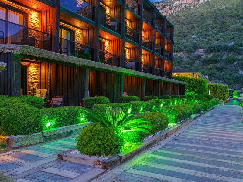 Manaspark Deluxe Hotel