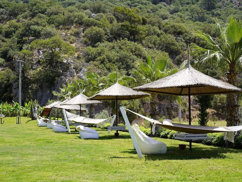 Manaspark Deluxe Hotel