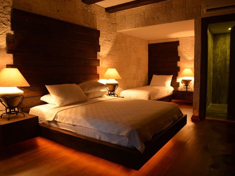 Manaspark Deluxe Hotel