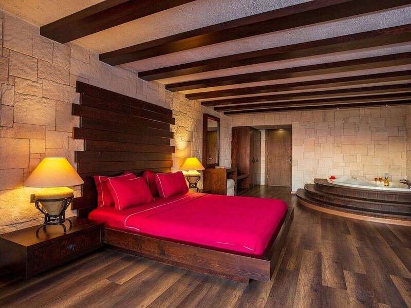 Manaspark Deluxe Hotel