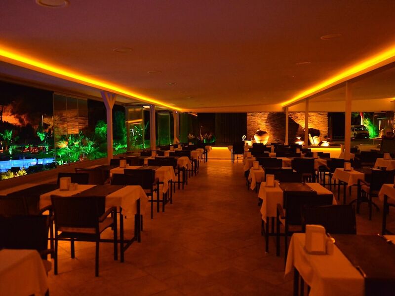 Manaspark Deluxe Hotel