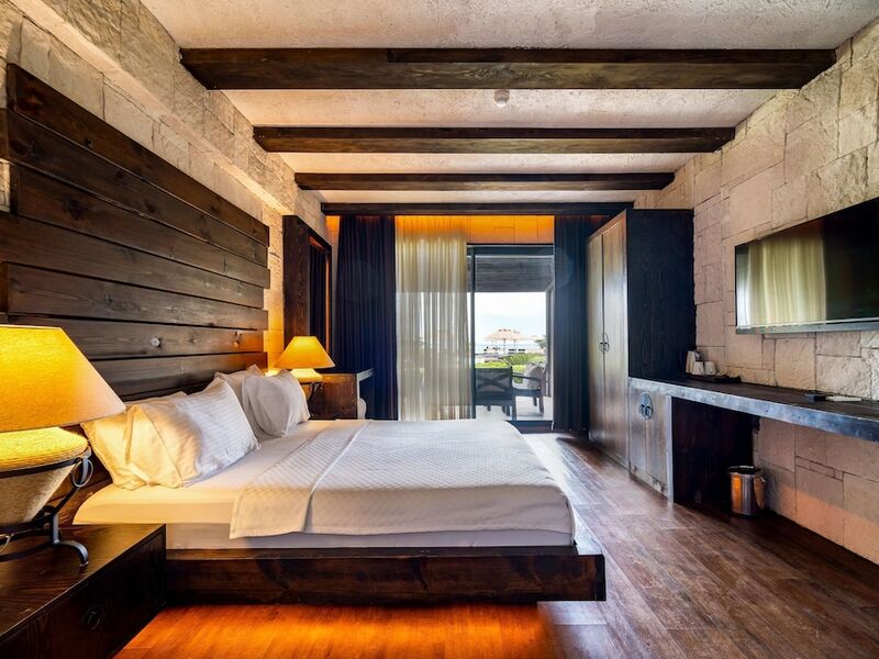 Manaspark Deluxe Hotel