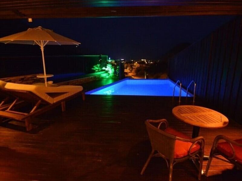 Manaspark Deluxe Hotel