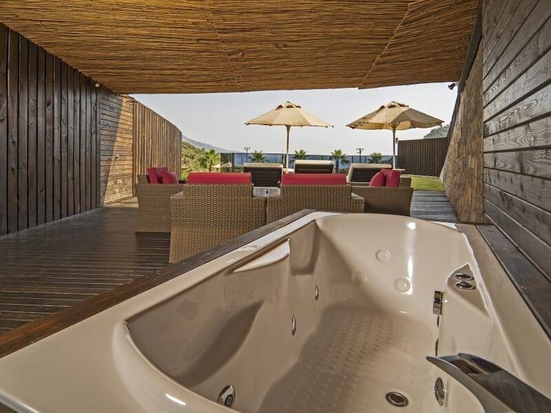Manaspark Deluxe Hotel