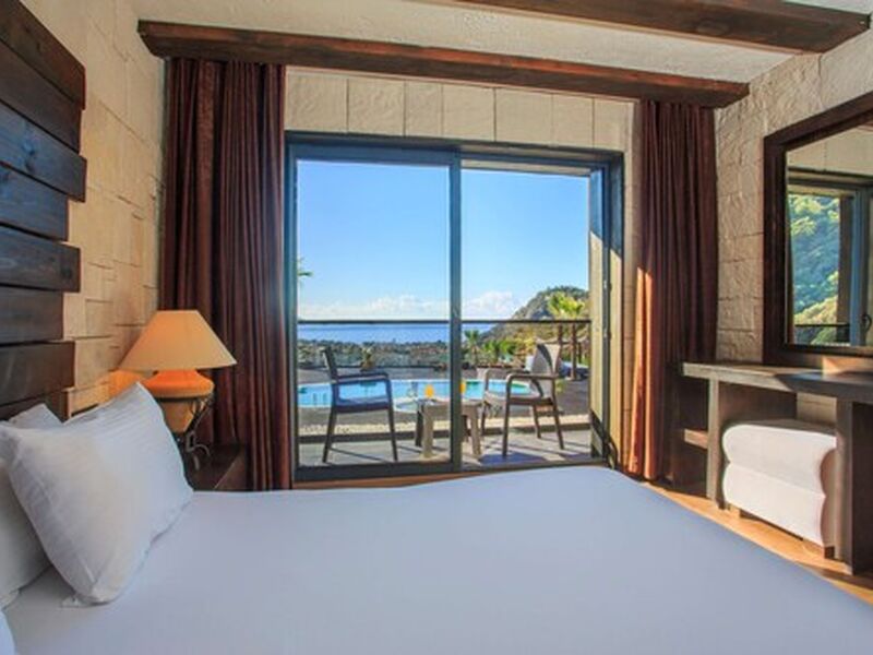 Manaspark Deluxe Hotel