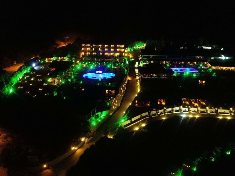 Manaspark Deluxe Hotel