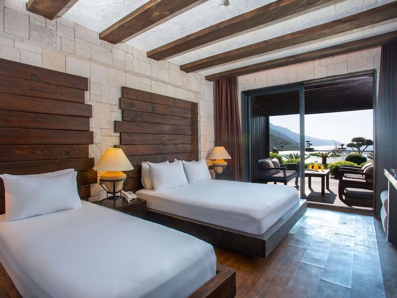 Manaspark Deluxe Hotel