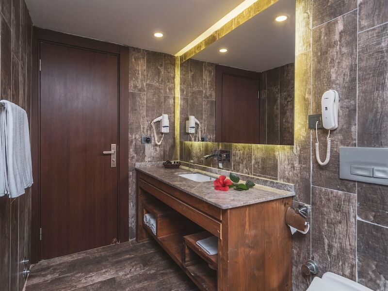 Manaspark Deluxe Hotel