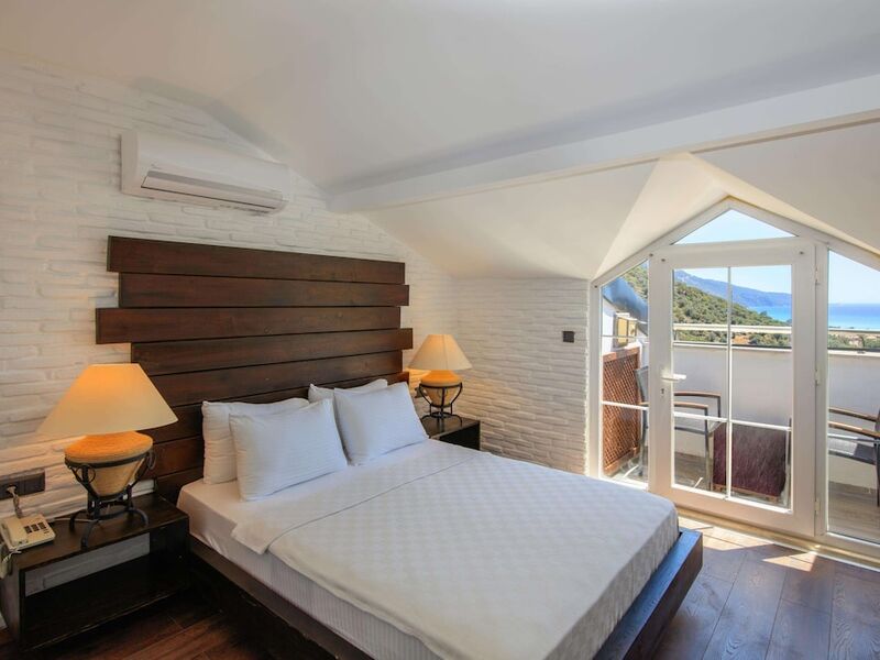 Manaspark Deluxe Hotel