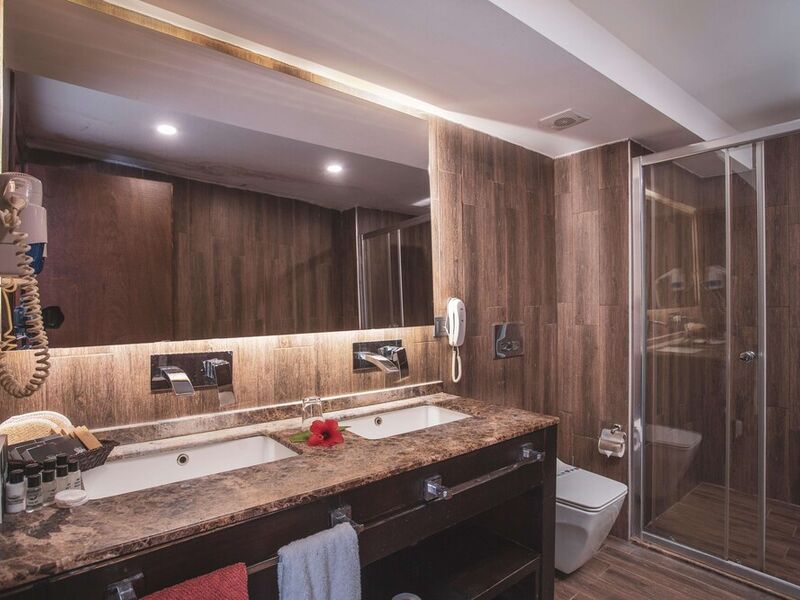 Manaspark Deluxe Hotel