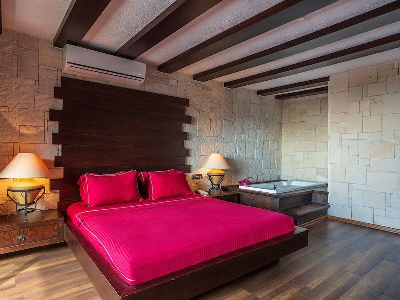 Manaspark Deluxe Hotel