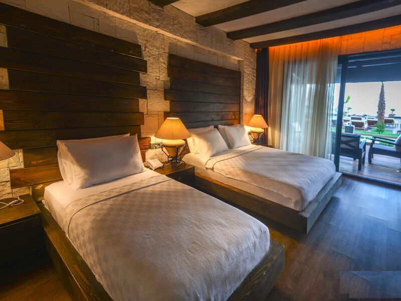 Manaspark Deluxe Hotel