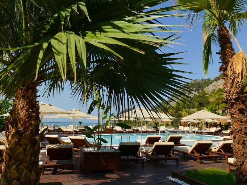 Manaspark Deluxe Hotel