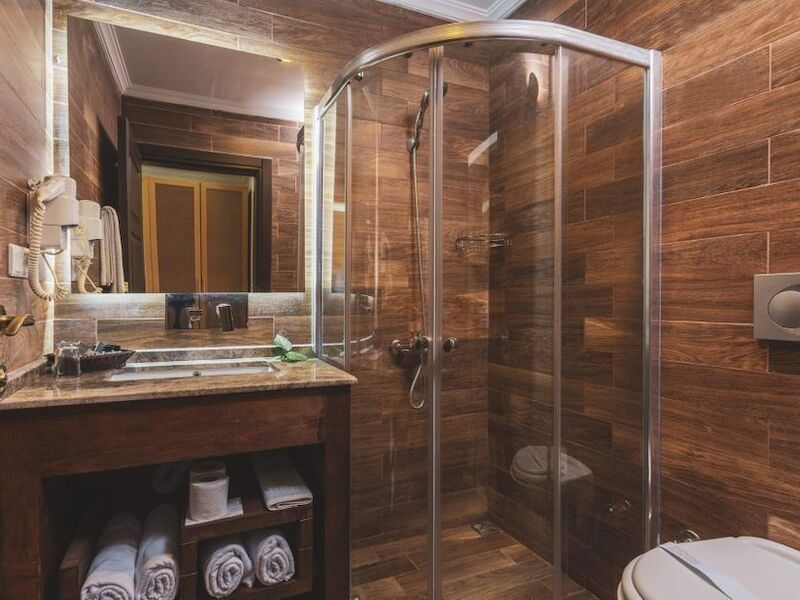 Manaspark Deluxe Hotel