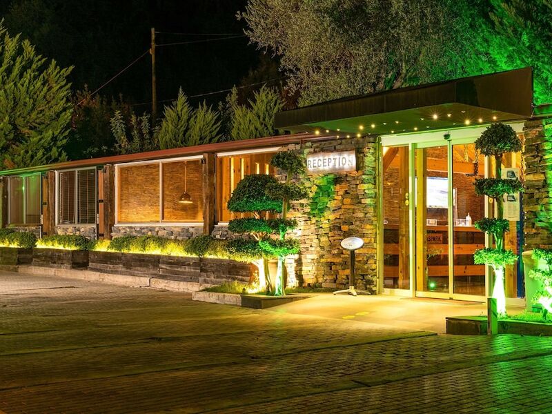 Manaspark Deluxe Hotel