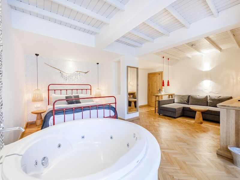 Yacht Boheme Hotel
