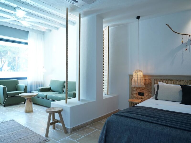 Yacht Boheme Hotel