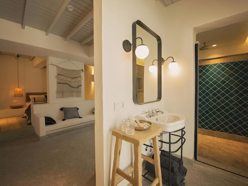 Yacht Boheme Hotel