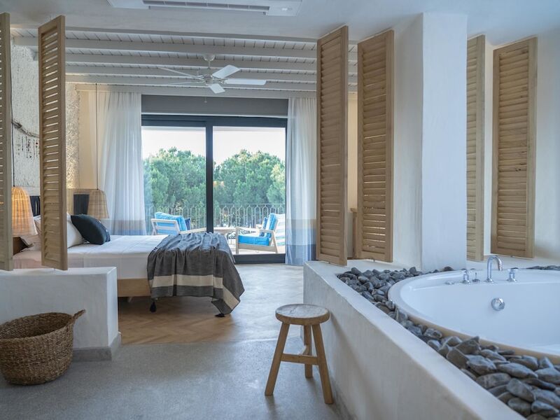Yacht Boheme Hotel