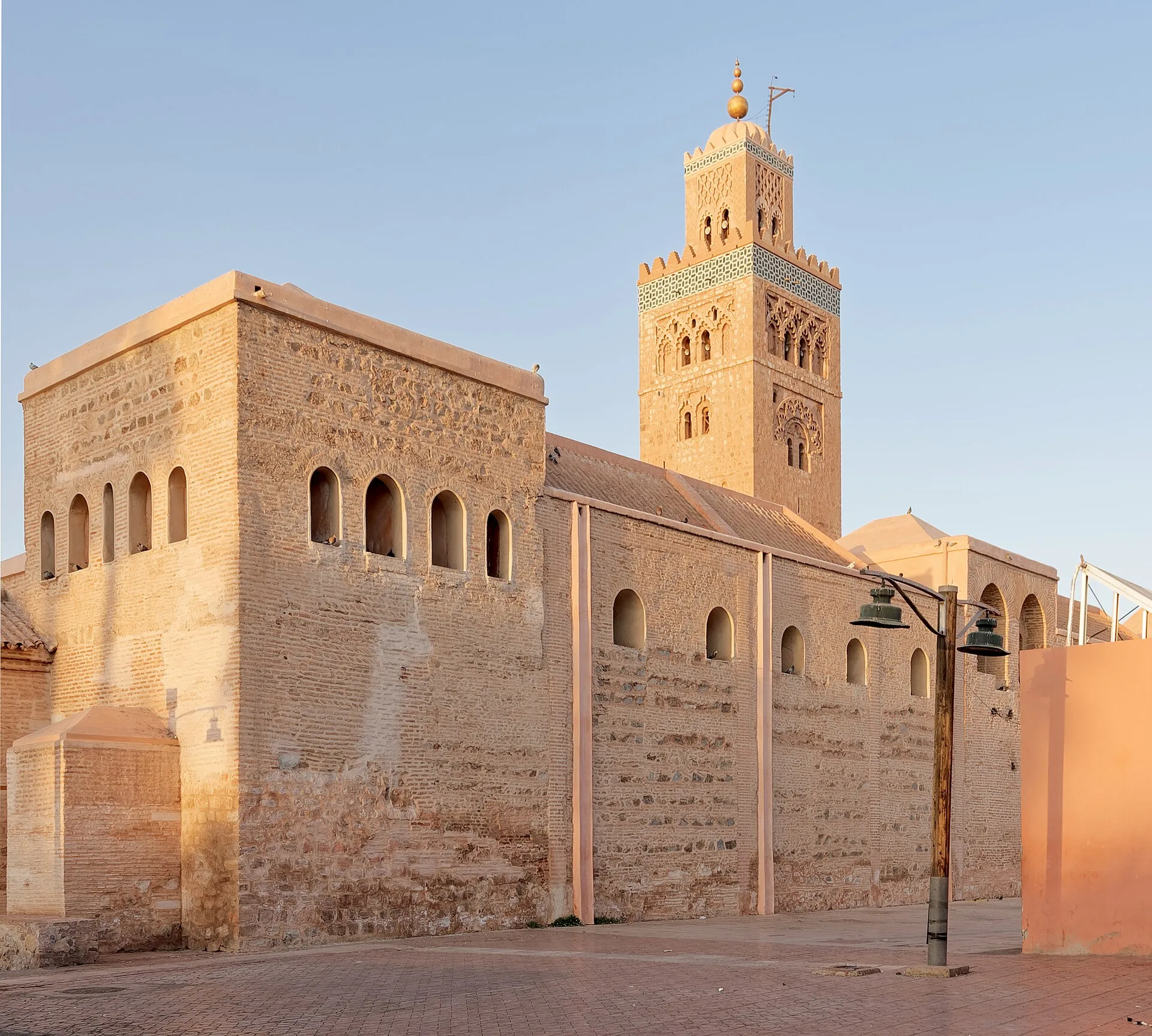 Fas Kraliyet Şehirleri Turu 5 Gece: Kazablanka, Rabat, Fes, Marakeş - THY ile, Marakeş'te Kutubiye Camii ve minaresi