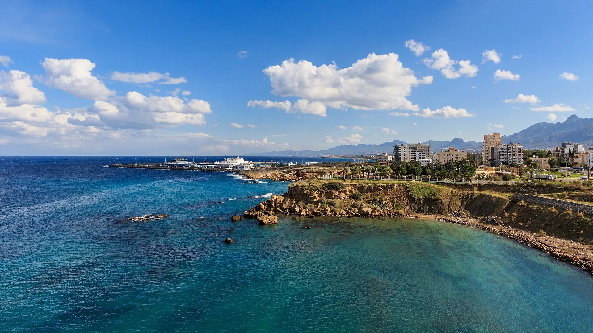 Uçaklı Kıbrıs Turu 3 Gece: Lefkoşa, Girne, Gazimağusa - İstanbul Çıkışlı, Girne kıyısı ve Akdeniz, KKTC