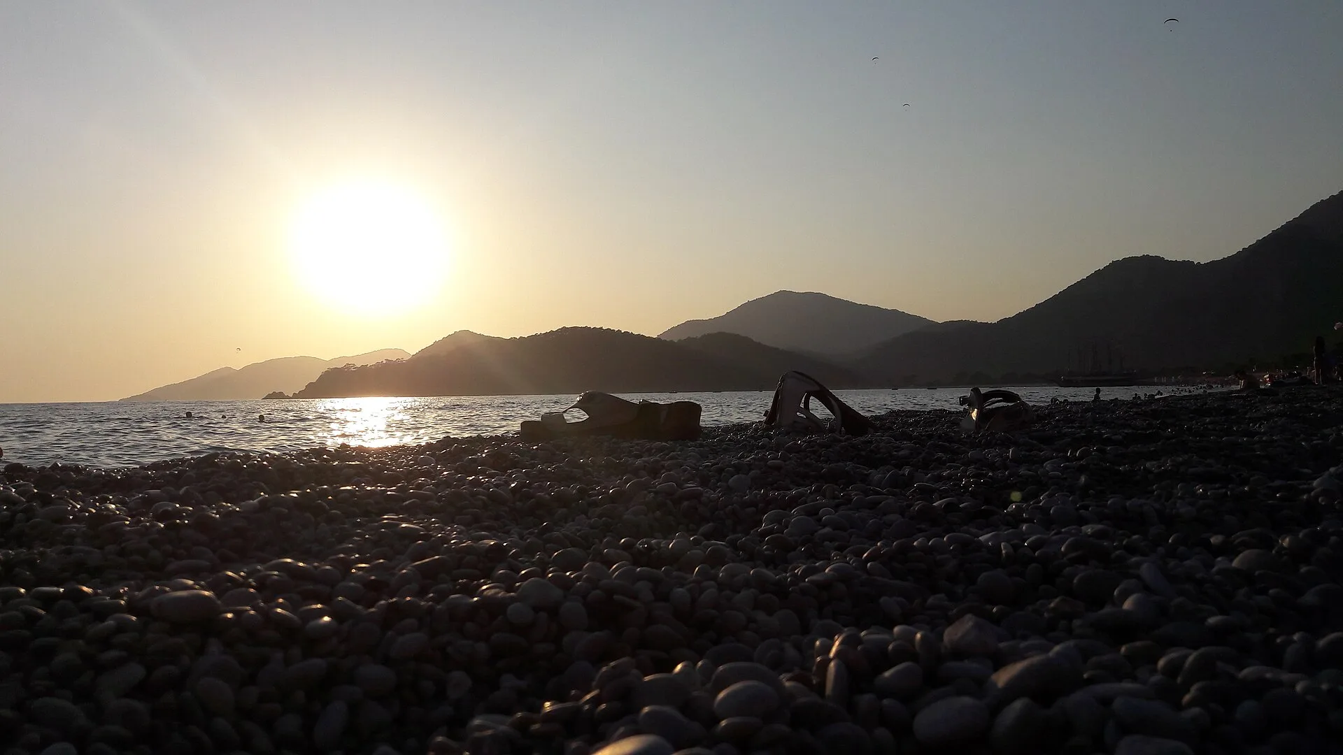 Villa Mia, Ölüdeniz plajı ve yamaç paraşütçüleri, villanın çevresi