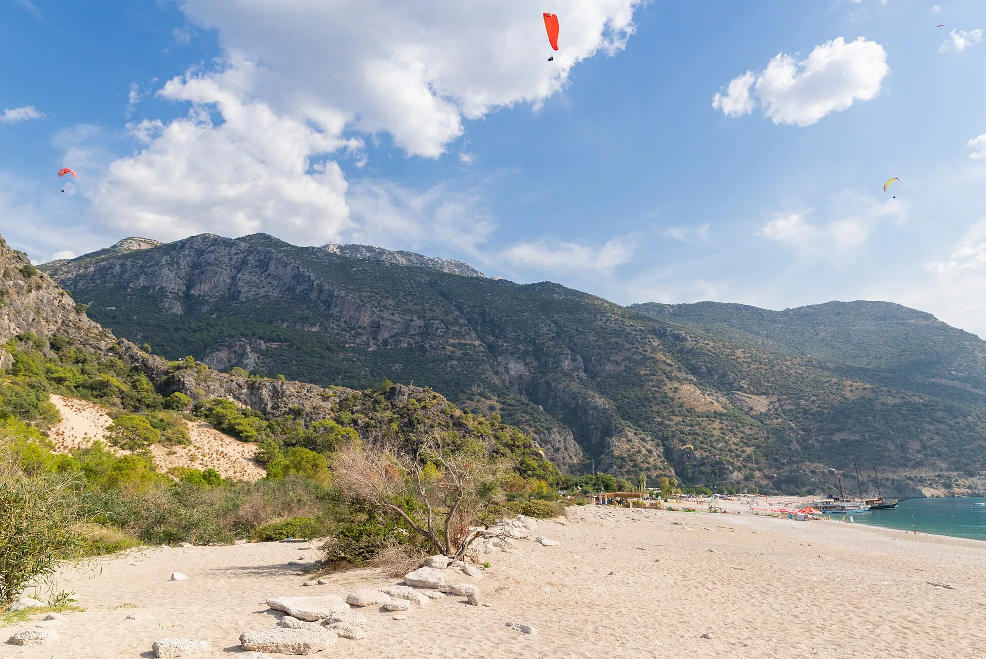 Villa Palmiye 3, Ölüdeniz Mavi Lagün üzerinde yamaç paraşütü, Hisarönü çevresi