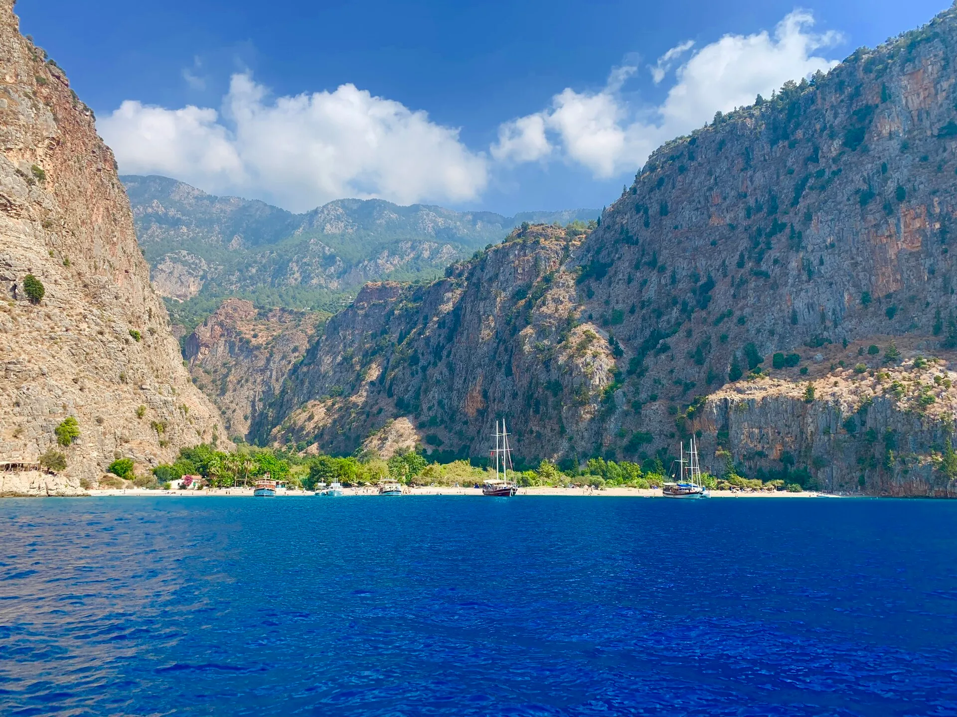 Villa Faralyus 1, Kelebekler Vadisi, Faralya'nın eteğindeki koy