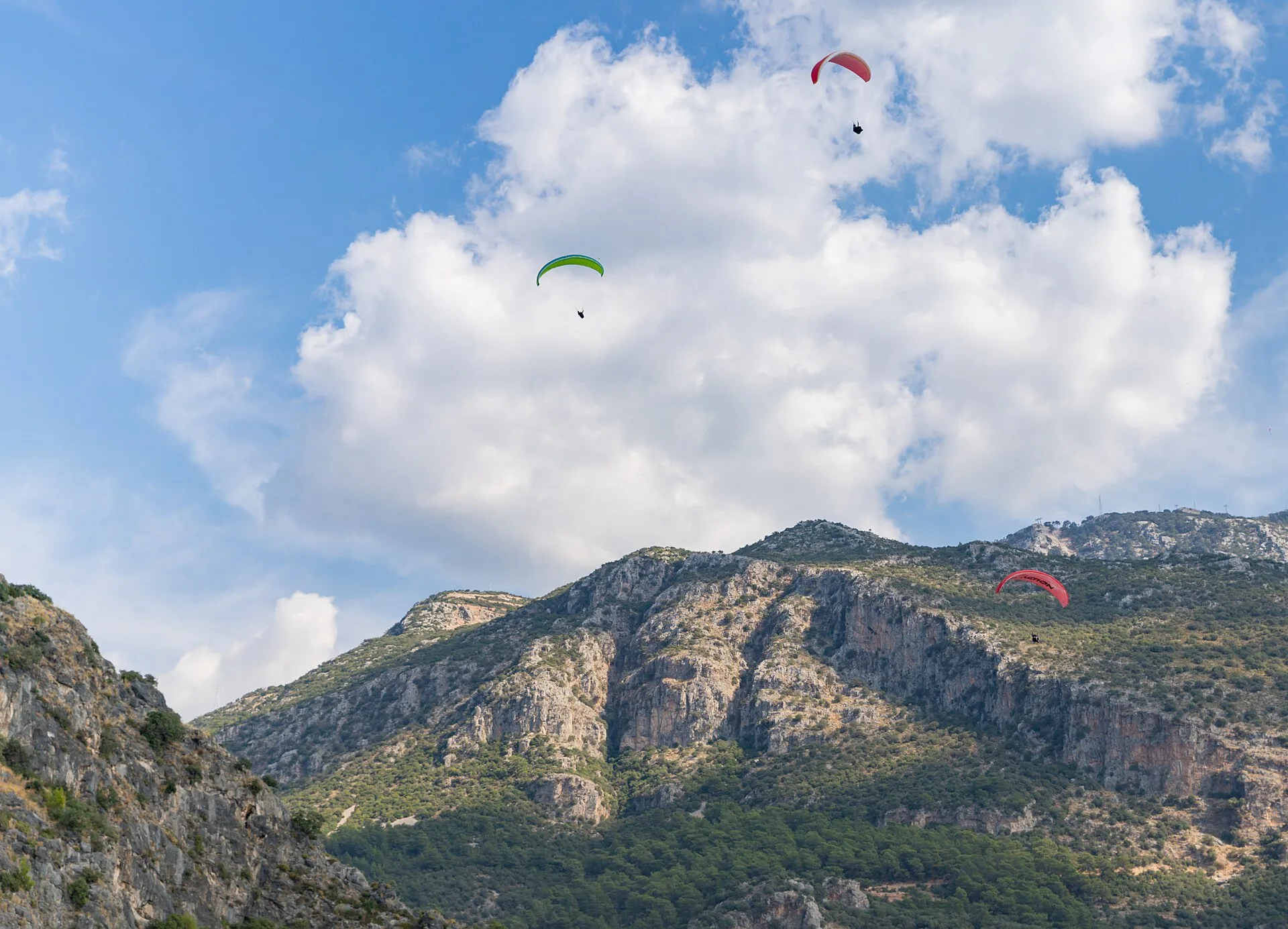 Villa Palmiye 3, Babadağ'dan kalkan paraşütler ve Mavi Lagün, Hisarönü çevresi
